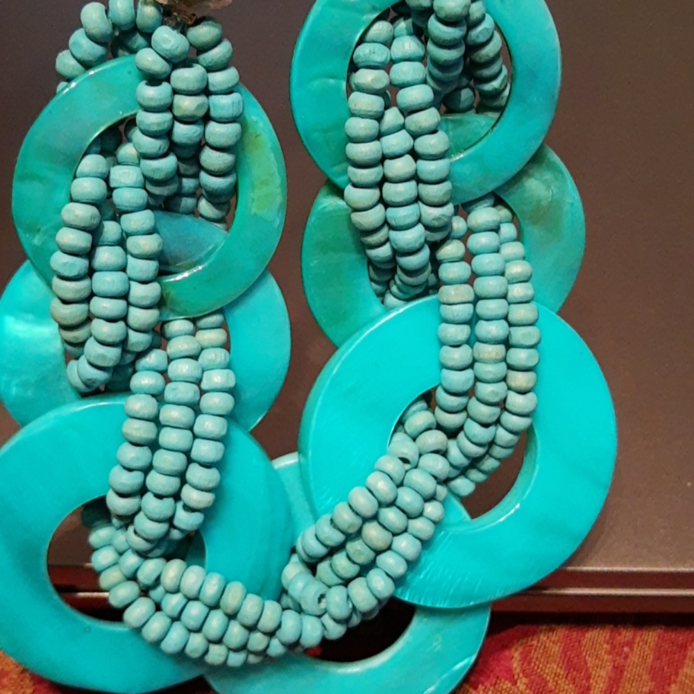 Blue turquoise colored necklace - Picture 2 of 4